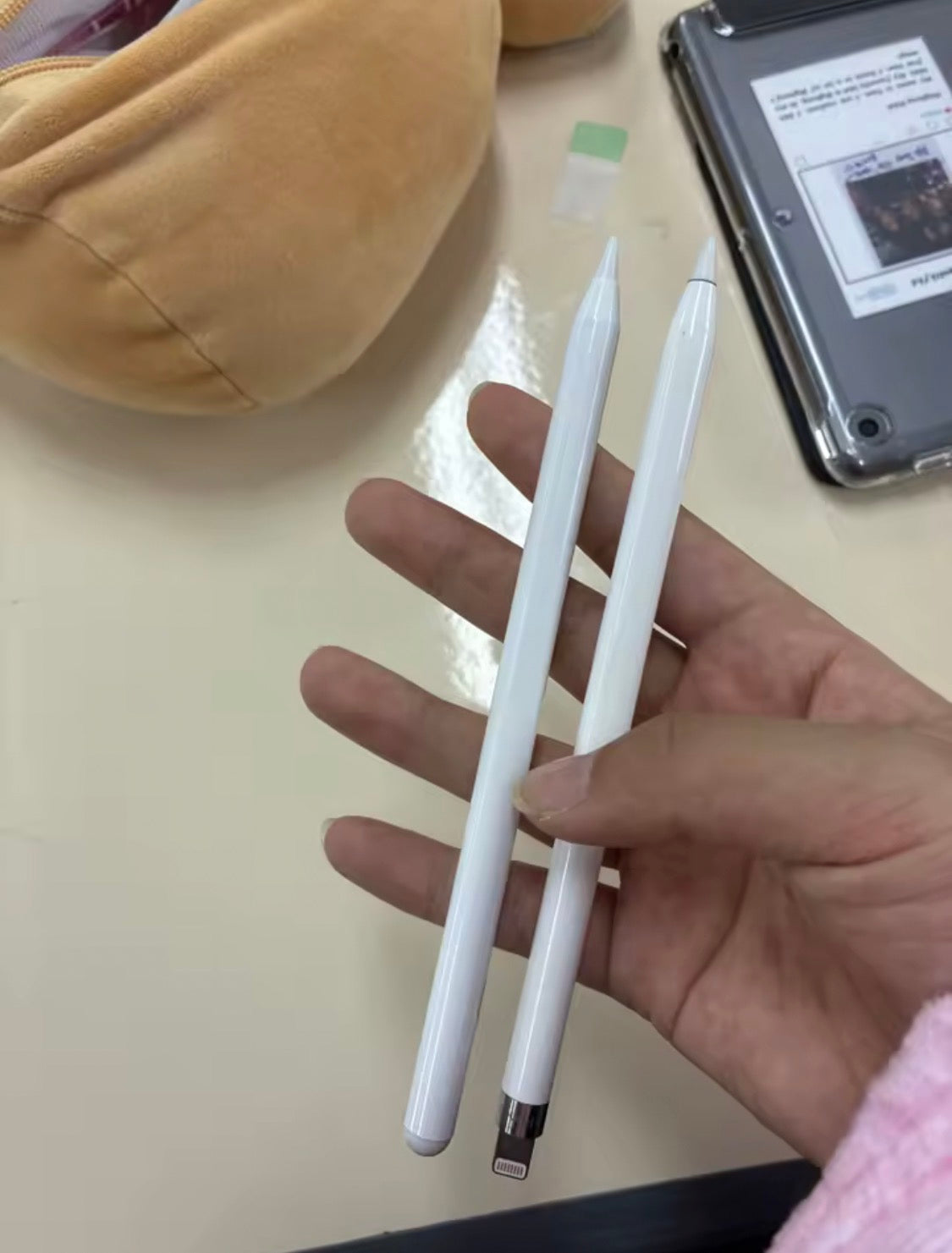 The Smart Stylus Pen (With LED Power Indicators)